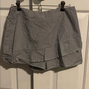 Black and white ruffle skort